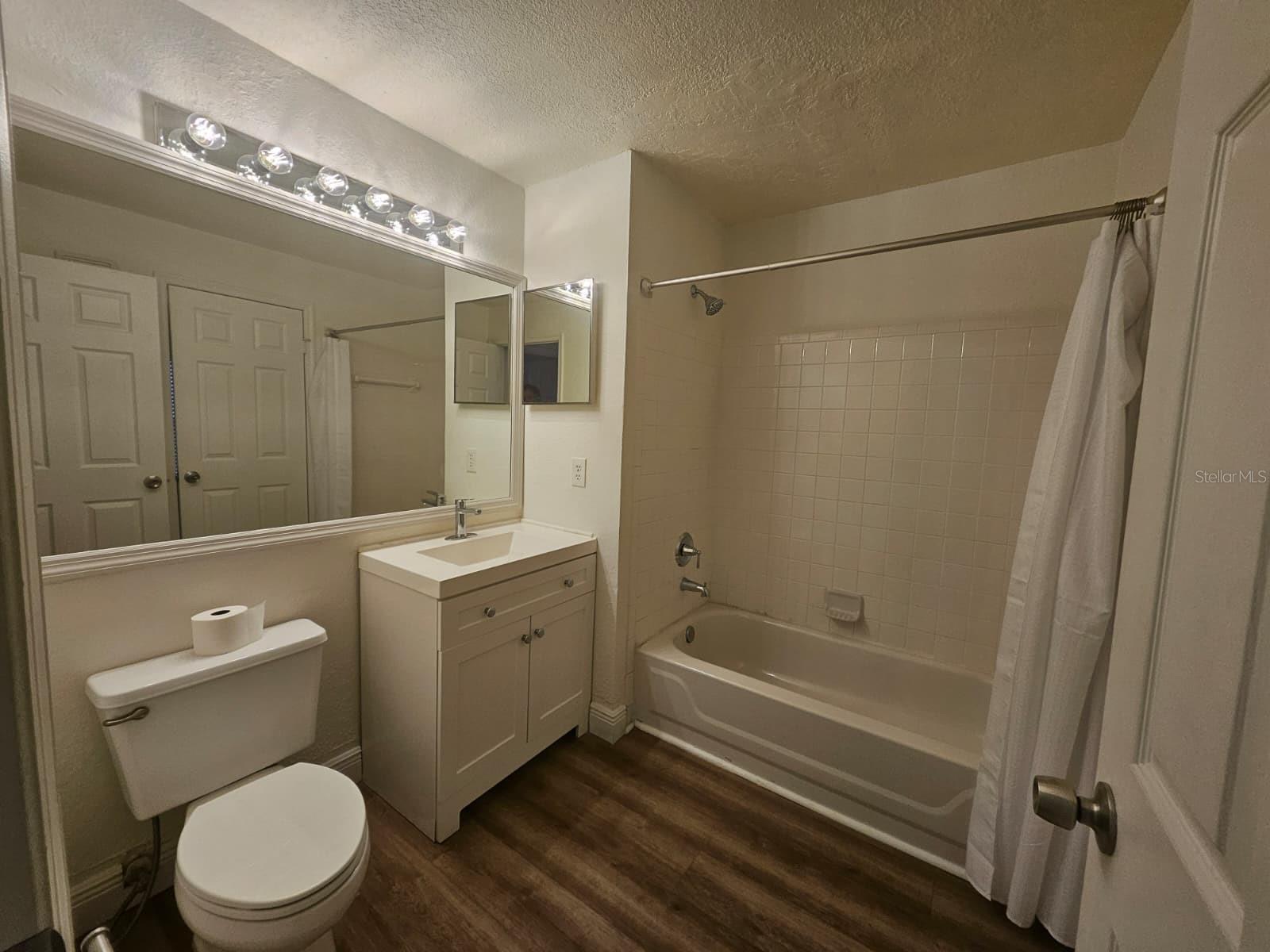 SANDLAKE PRIVATE RESIDENCES - Residential Lease