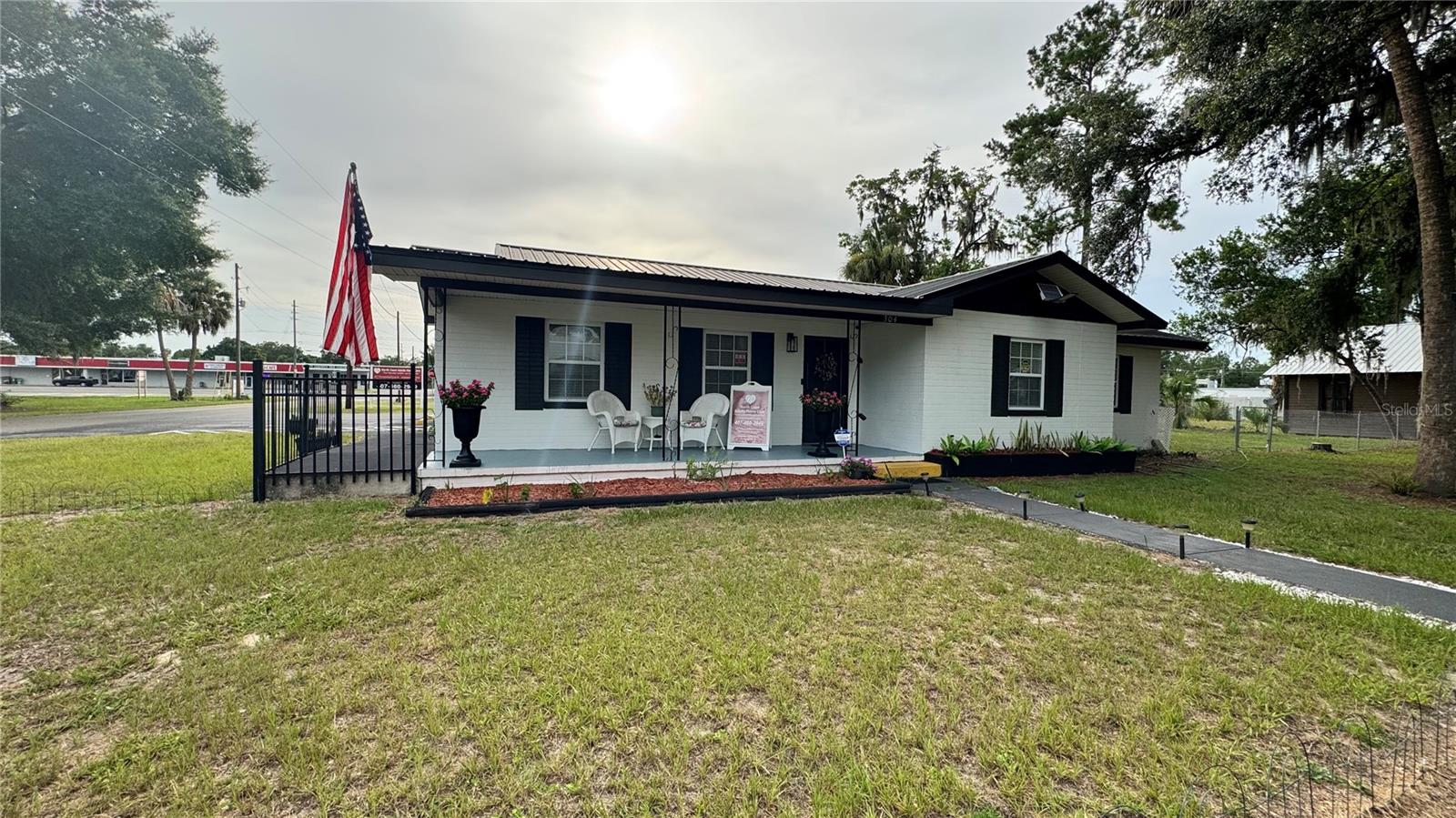 CHIEFLAND - Commercial Sale