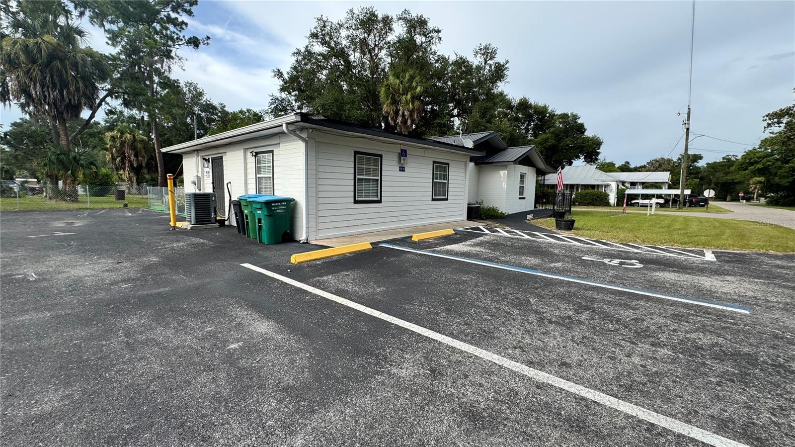 CHIEFLAND - Commercial Sale