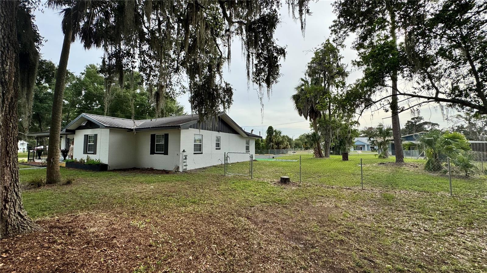 CHIEFLAND - Commercial Sale