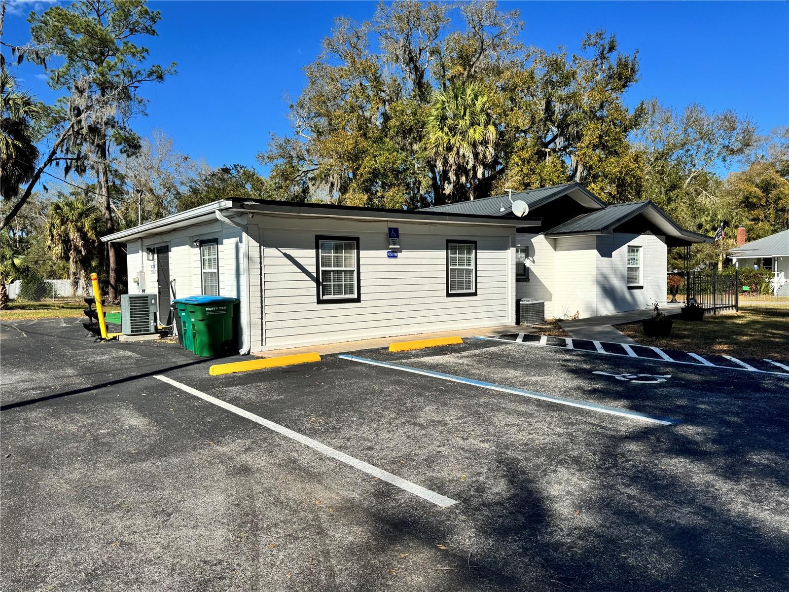 CHIEFLAND - Commercial Sale