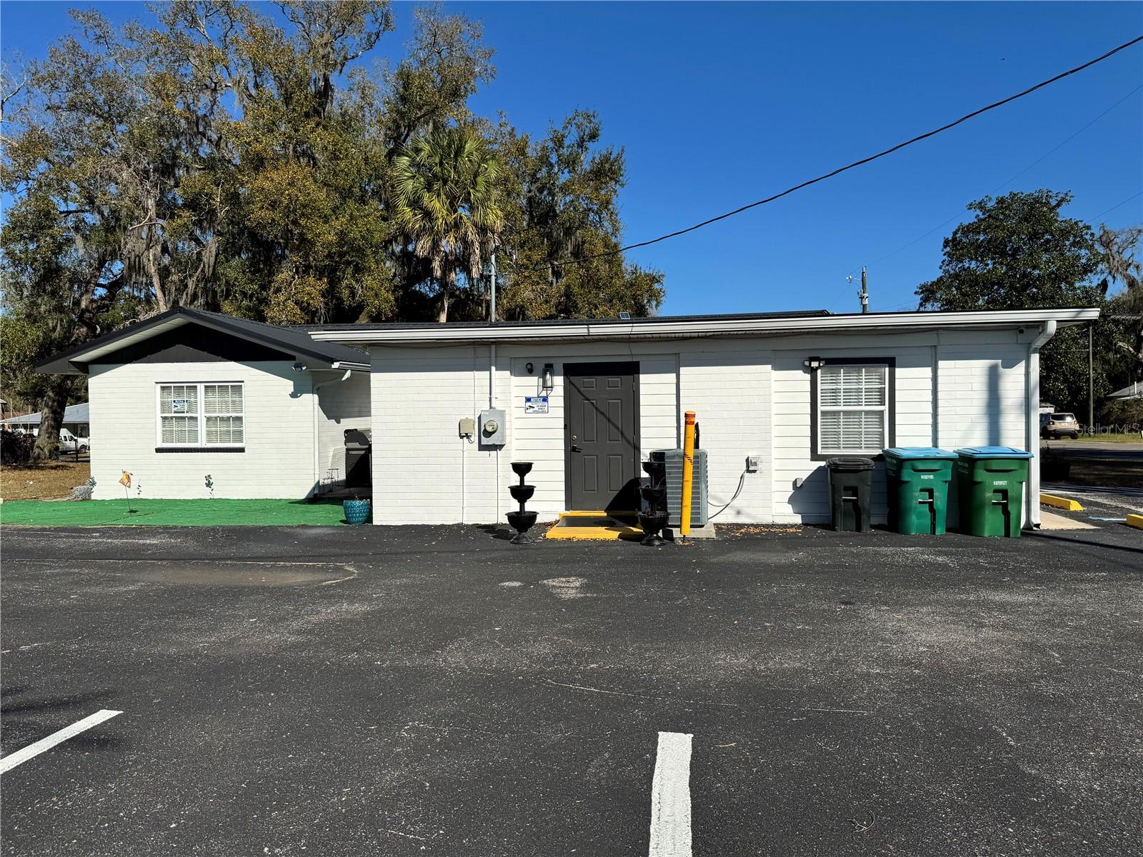 CHIEFLAND - Commercial Sale