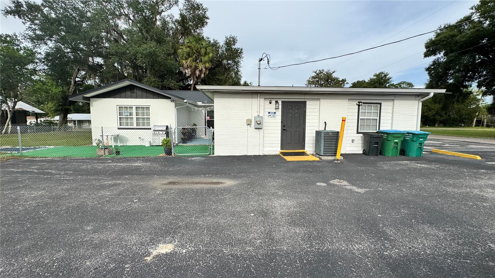 CHIEFLAND - Commercial Sale