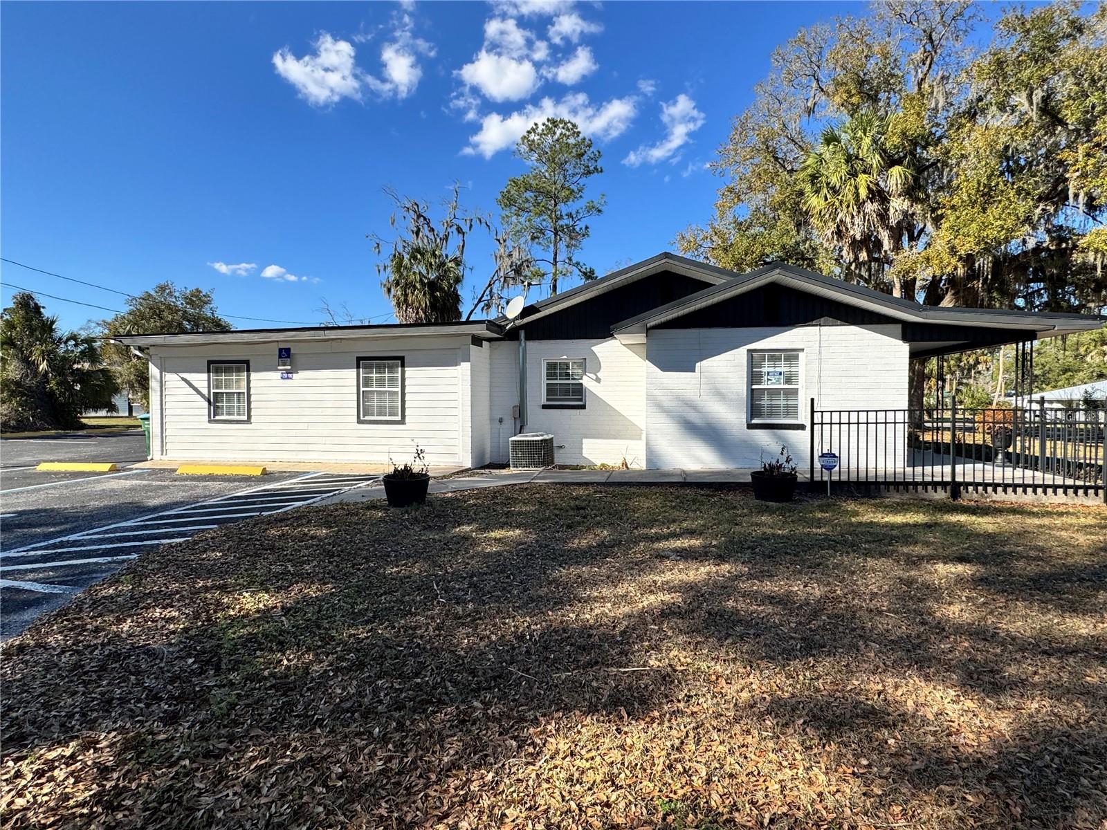 CHIEFLAND - Commercial Sale