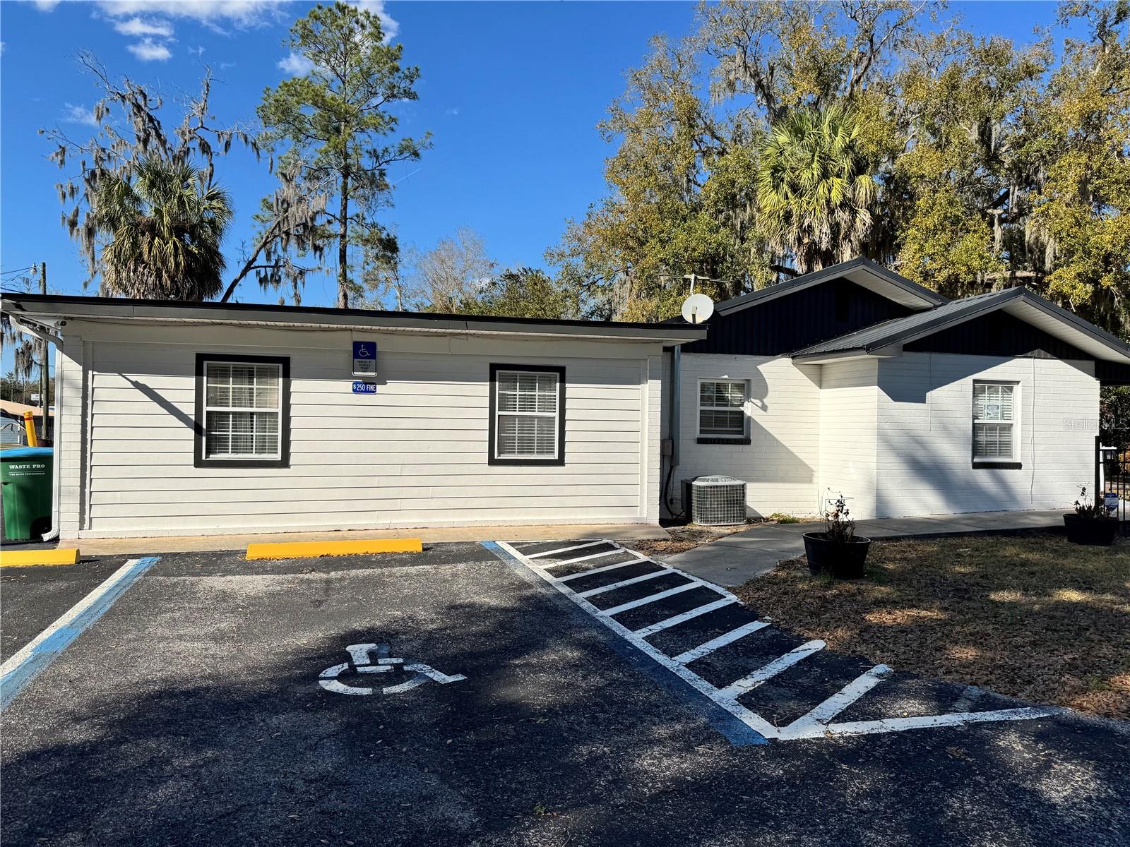 CHIEFLAND - Commercial Sale