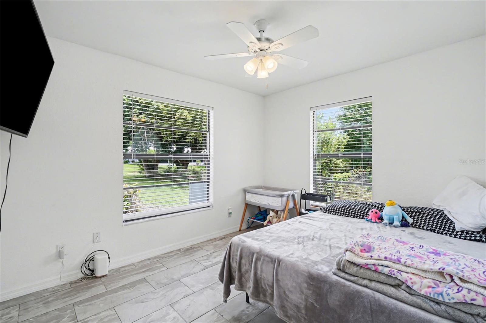 PARADISE SHORES - Residential Income