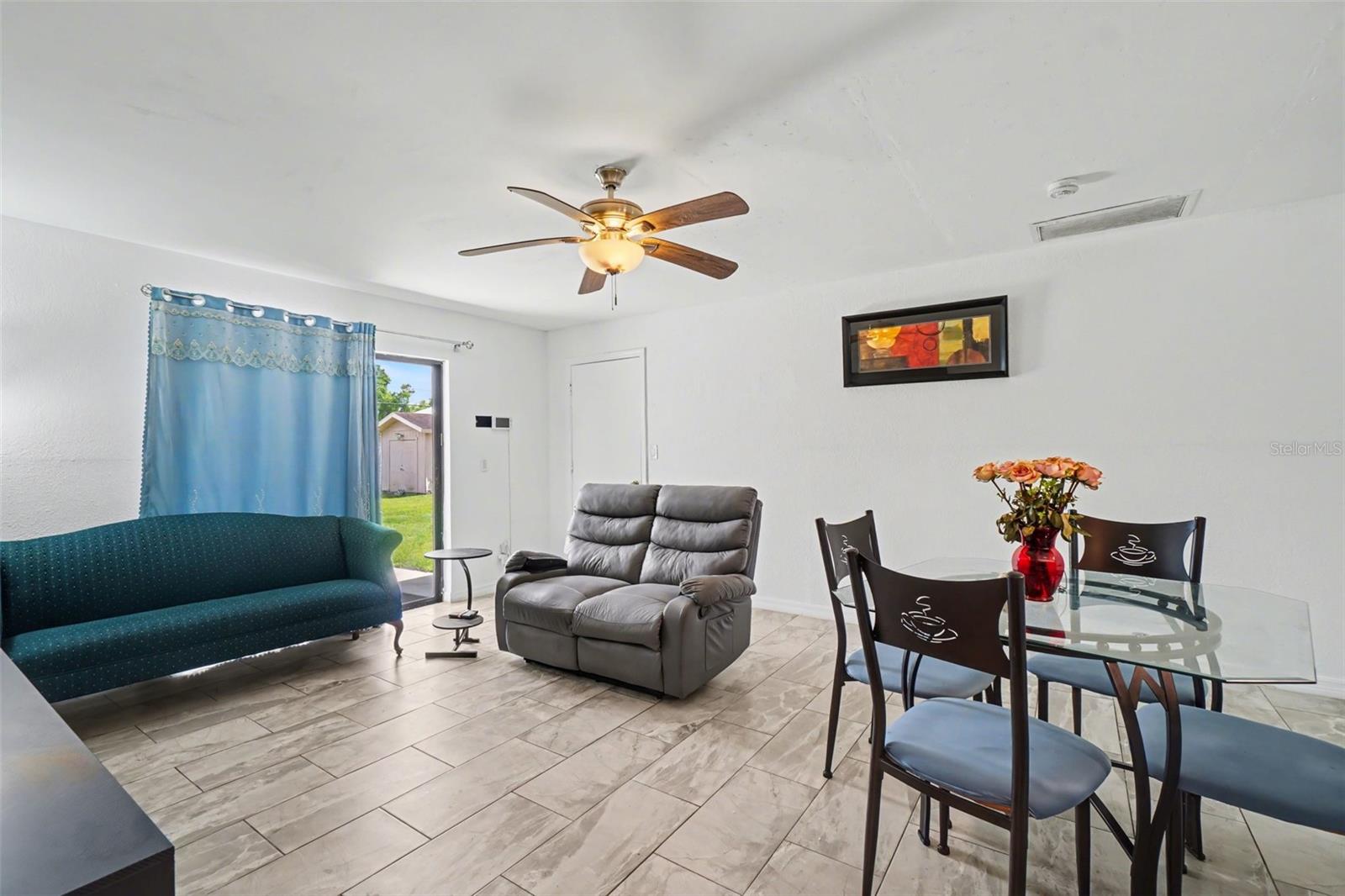 PARADISE SHORES - Residential Income