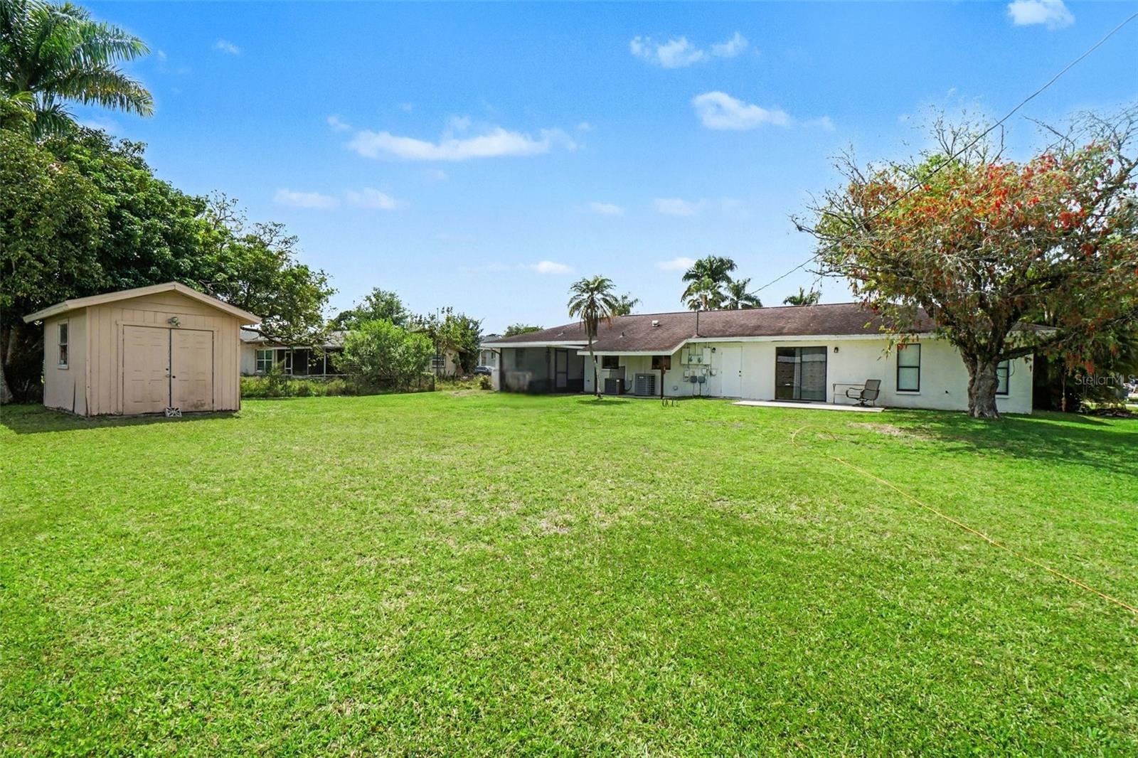 PARADISE SHORES - Residential Income
