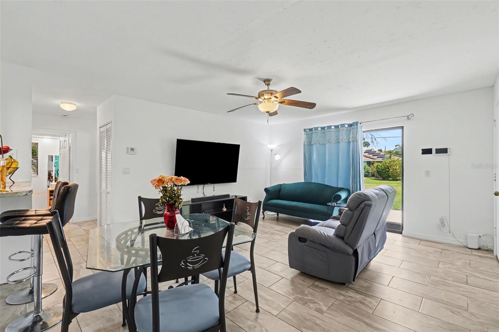PARADISE SHORES - Residential Income