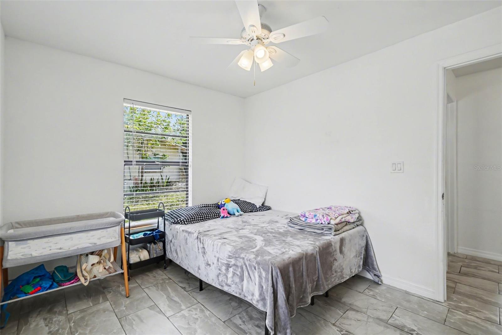 PARADISE SHORES - Residential Income