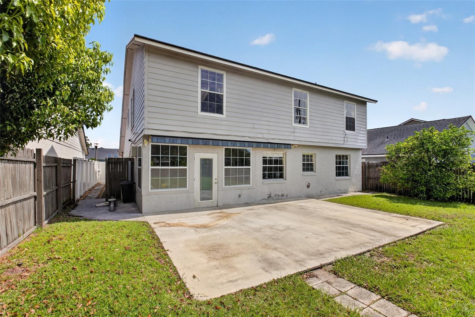 COUNTRY LANE - Residential