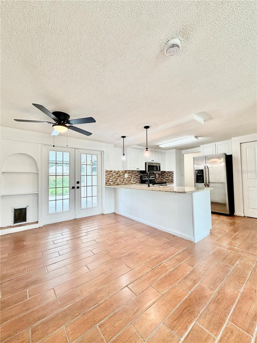 SEVEN SPGS HOMES - Residential Lease