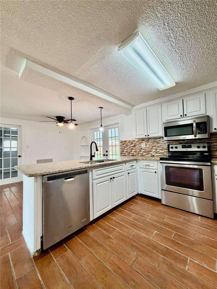 SEVEN SPGS HOMES - Residential Lease