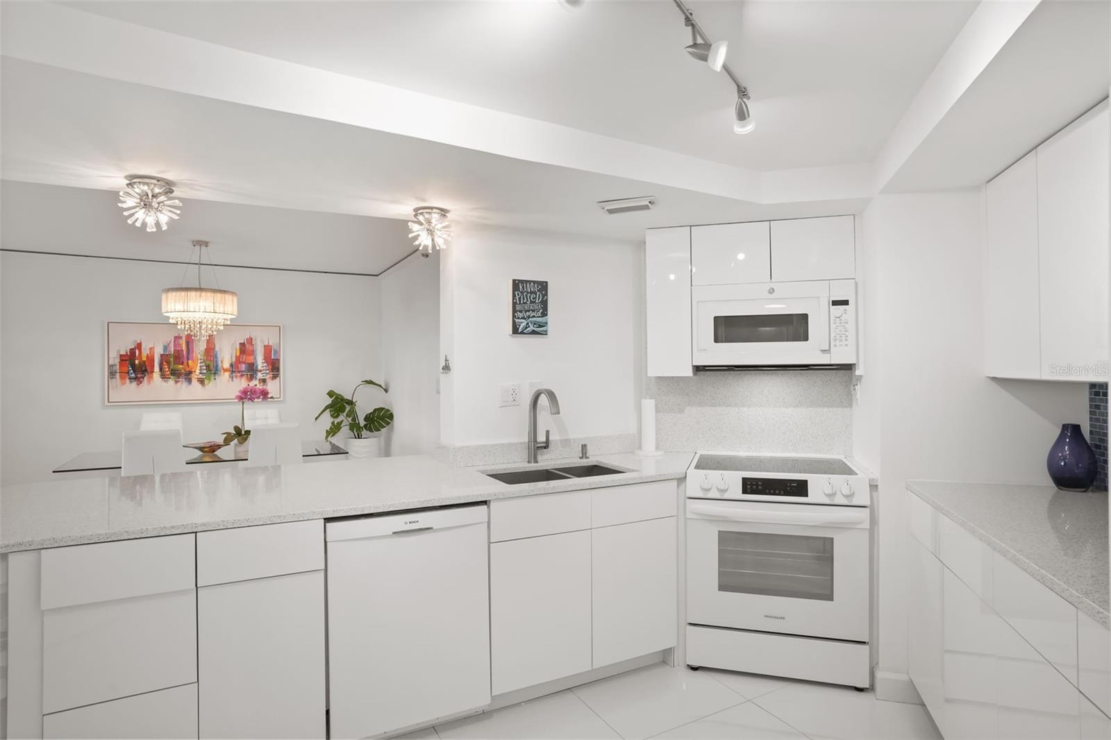 SEASCAPE TOWERS CONDO PH 01 - Residential