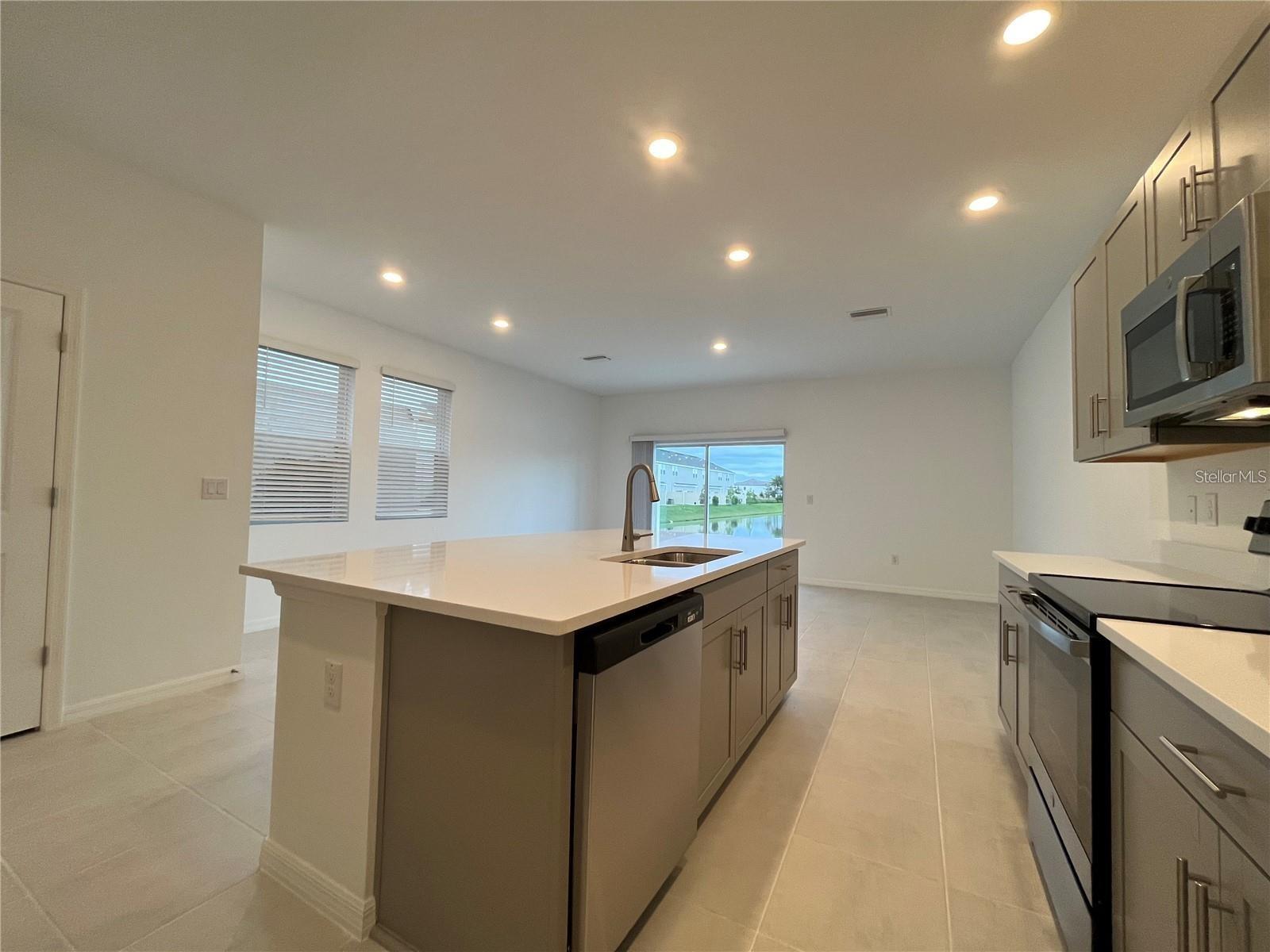 RIVER LNDG PH 2E-2F-3E - Residential Lease