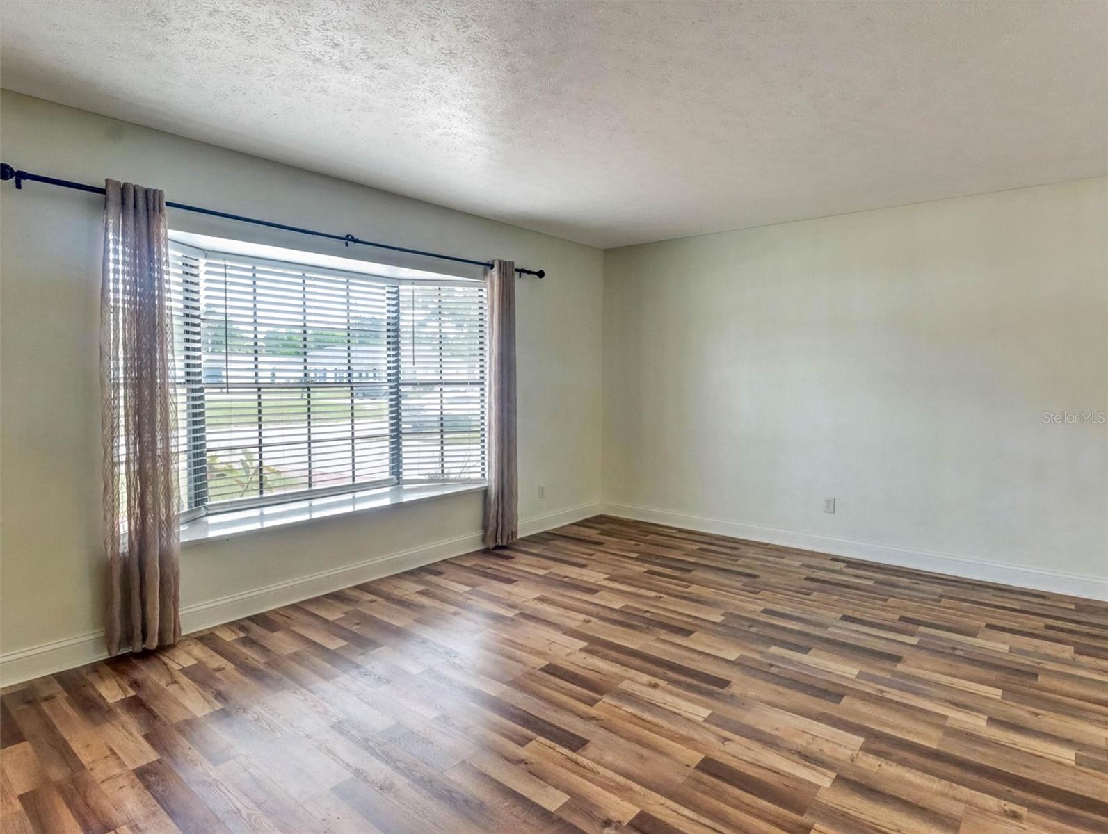 LAKE MAGDALENE ARMS ESTATES SE - Residential