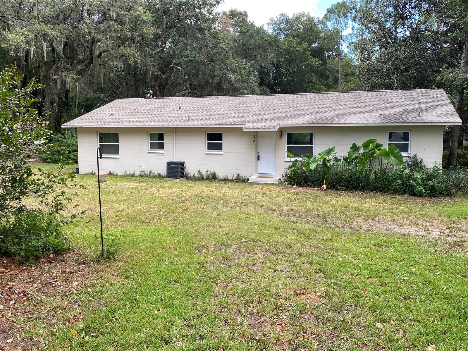 Complete remodel from top to bottom.  New roof, well, septic, appliances, HVAC etc..   Spacious 3/2 with huge great room with lake view.  situated on a .45 of an acre with rear privacy fencing.   Located just inside clay county with a quick commute to Gainesville and surrounding areas.