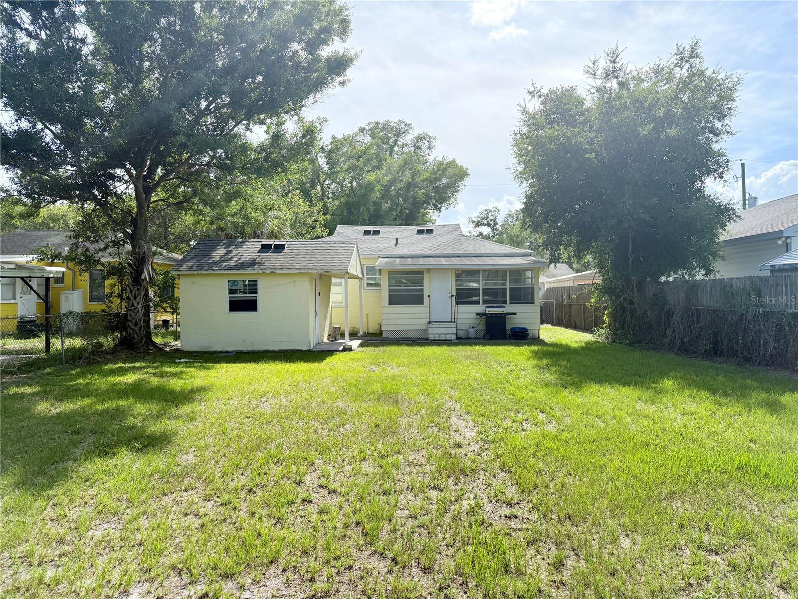 AZALEA GARDENS - Residential