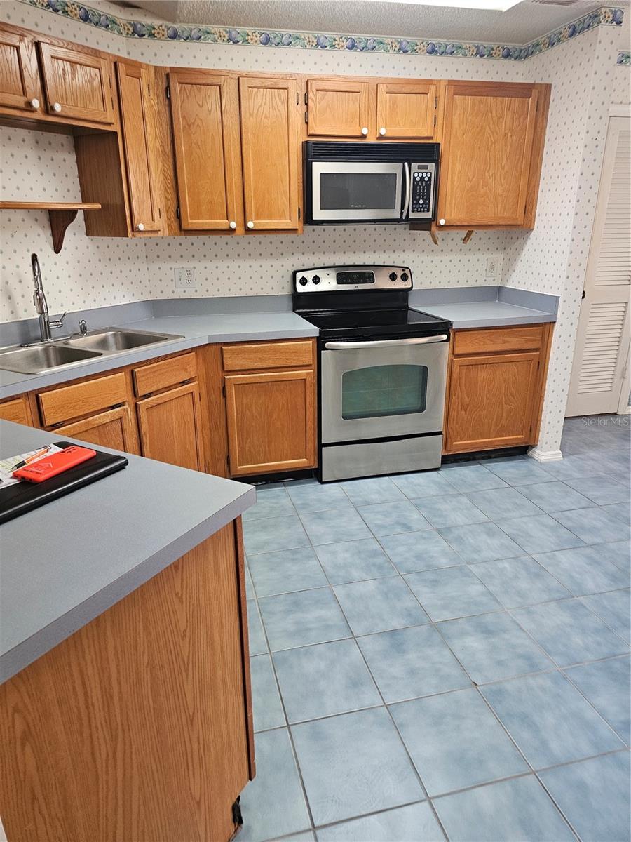 HOLLOWBROOK PH 2 - Residential Lease