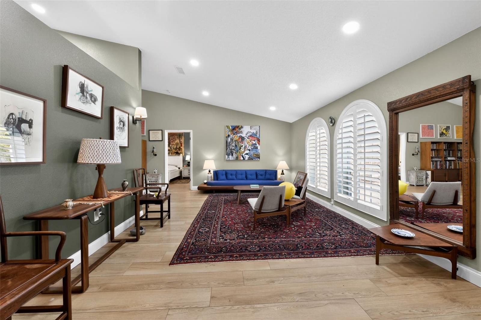 HAMLETS GROVE - Residential