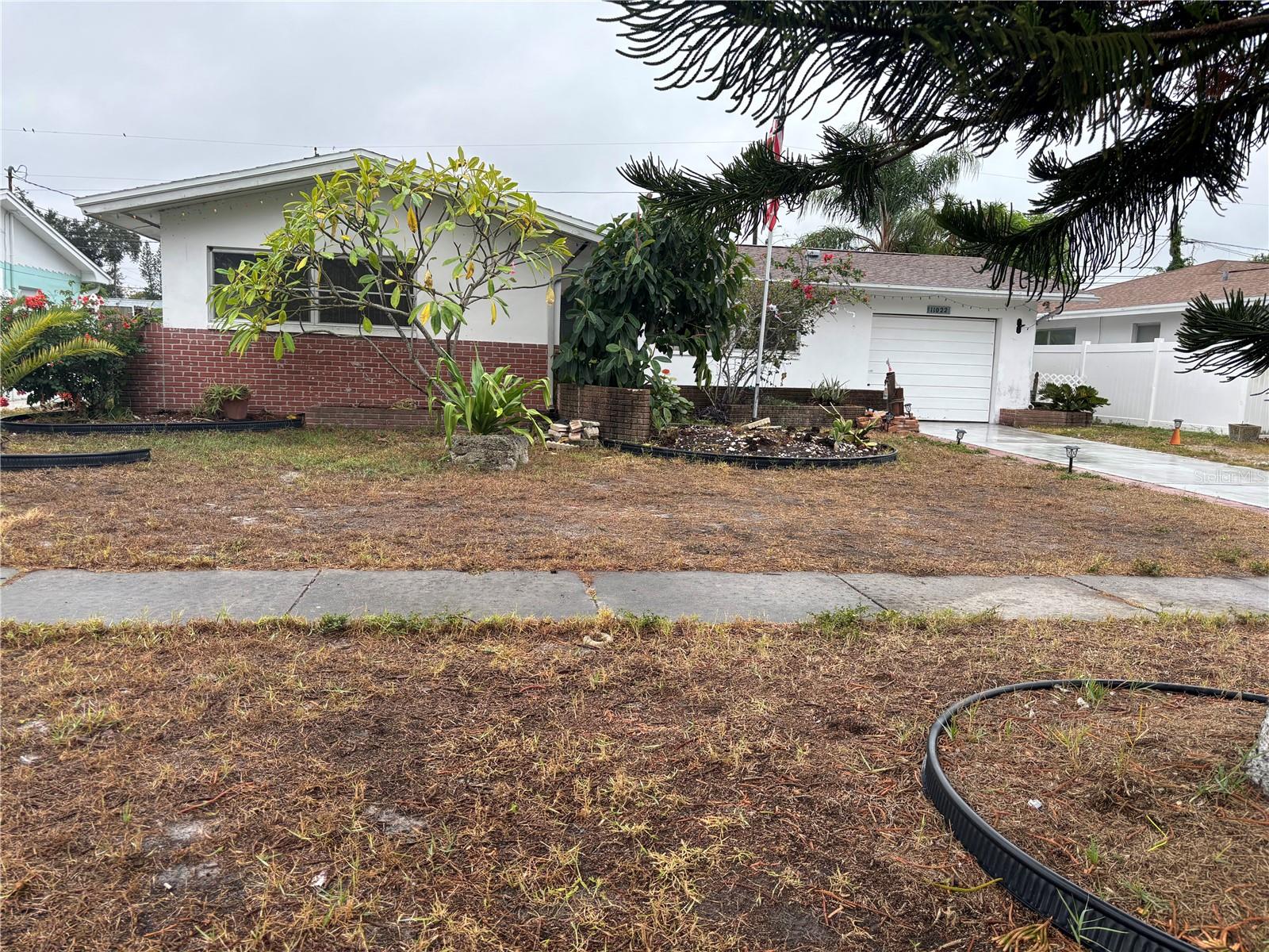 HIGHEST AND BEST OFFER DUE BY 12 NOON ON 11/22/2023 INVESTOR SPECIAL!!  Bring your imagination and cosmetic upgrades and updates.  True Seminole 2bedroom/2bathroom home.  Master bedroom with attached bathroom.  Spacious master bedroom measures 15 x 10 with walk in closet.  Bonus Florida room off the back not included in heated square footage.  Roof is 2007 and no known leaks, AC is 2019. Newer hot water heater and updated electrical panel.  This is an estate sale and will be strictly sold "AS IS" with the right to inspect.   Cash offers only per seller!!! Buyers are encouraged to do their due diligence prior to making an offer.  ABSOLUTELY NO SIGHT UNSEEN OFFERS WILL BE CONSIDERED..