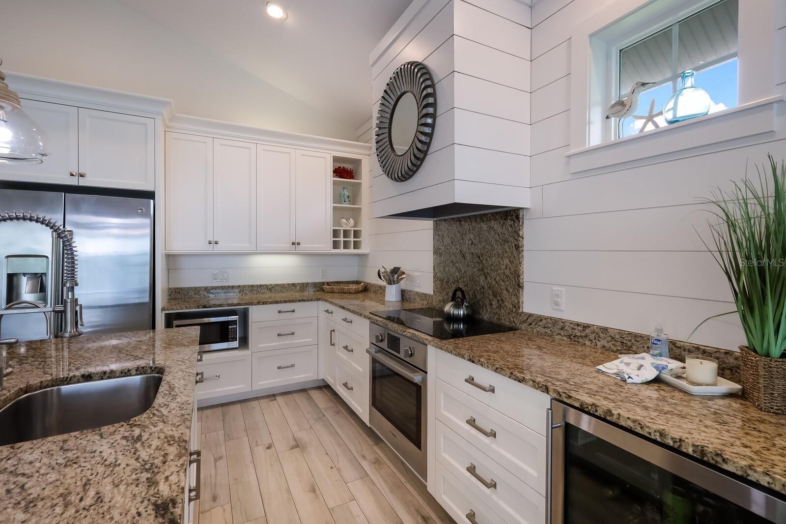ANNA MARIA BEACH - Residential