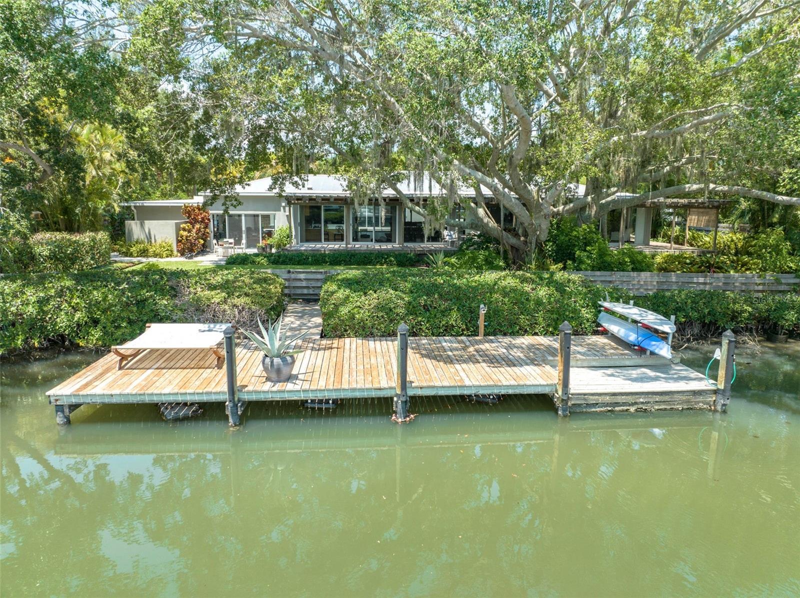 COCOANUT BAYOU - Residential