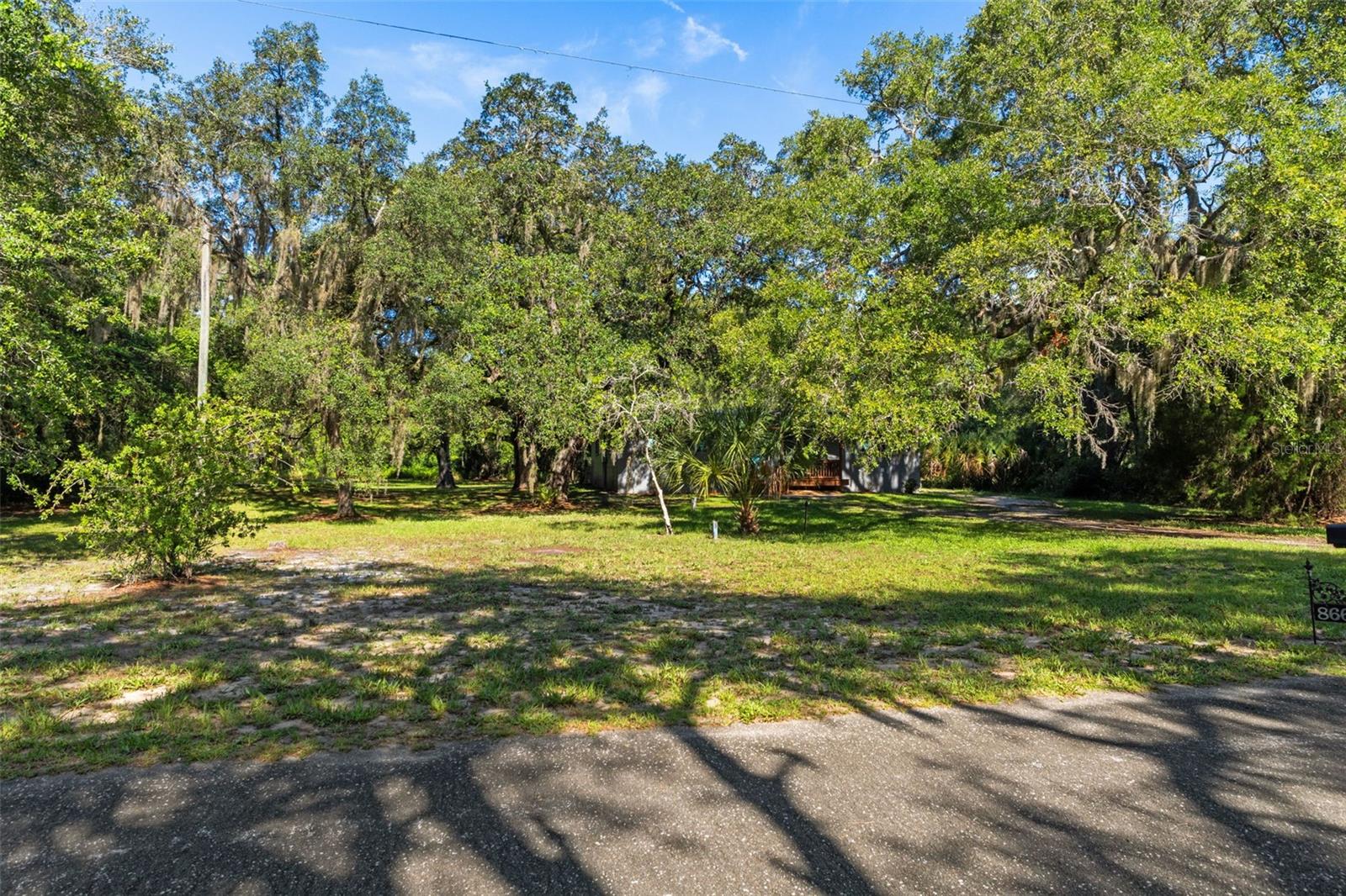 CRYSTAL WOODS - Residential