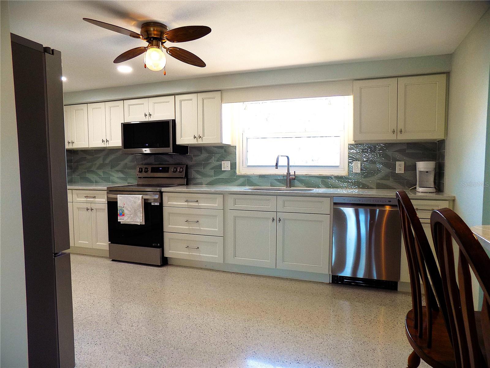 FLOR A MAR - Residential Lease