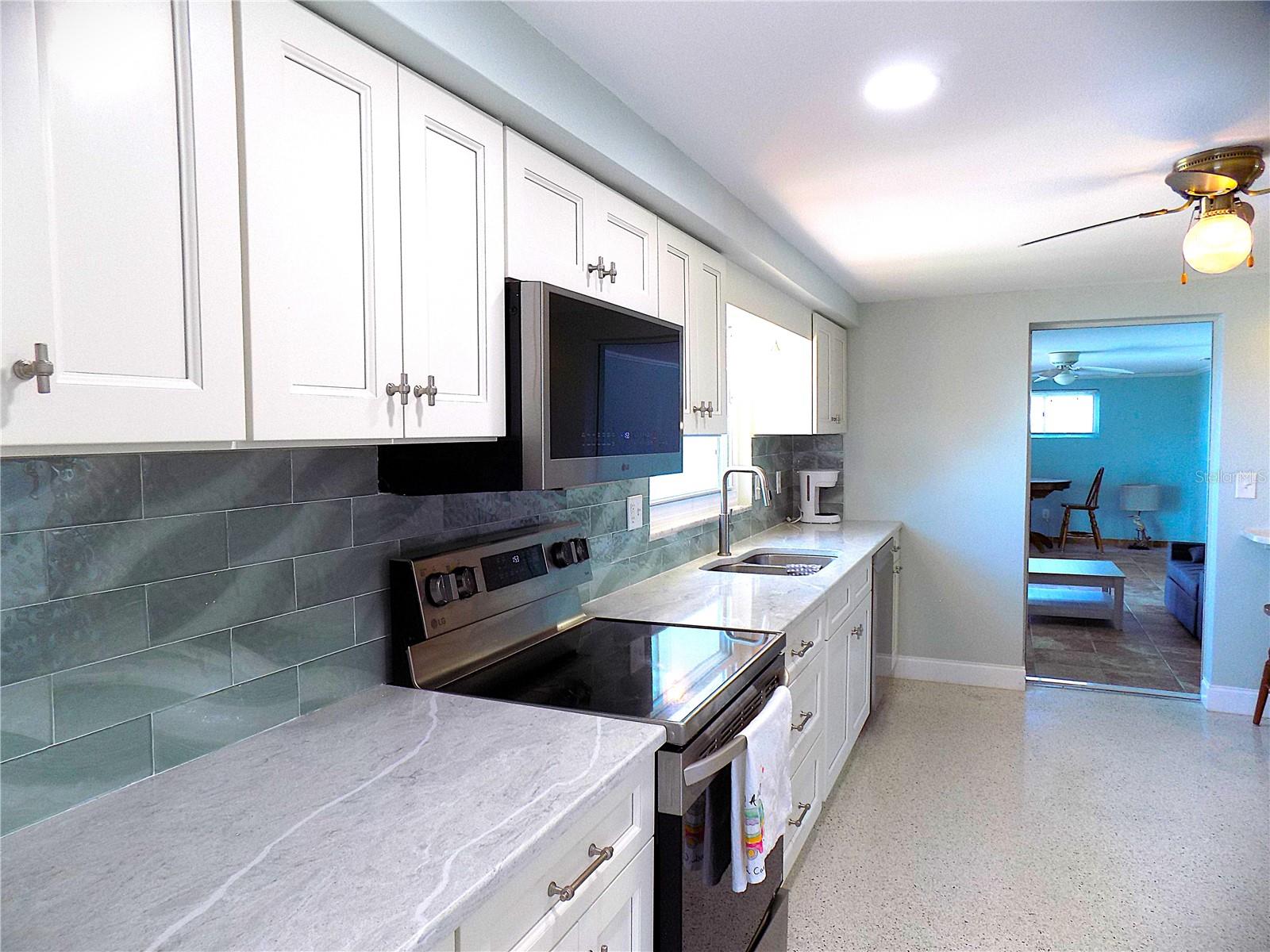 FLOR A MAR - Residential Lease