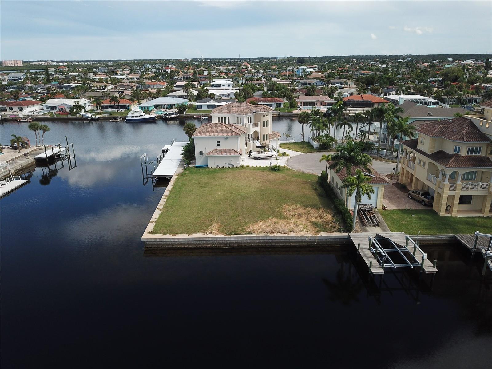 SCHOONER PLACE - Land