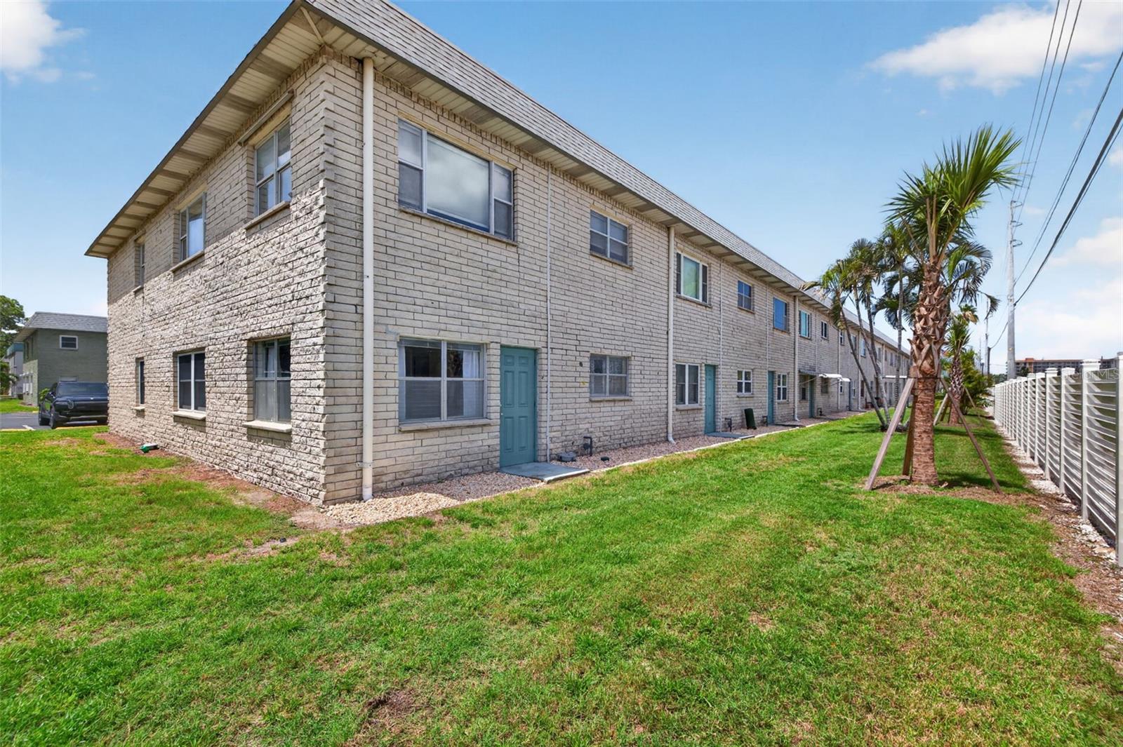 PARADISE SHORES - Residential