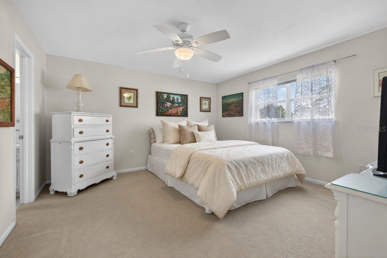 PARADISE SHORES - Residential