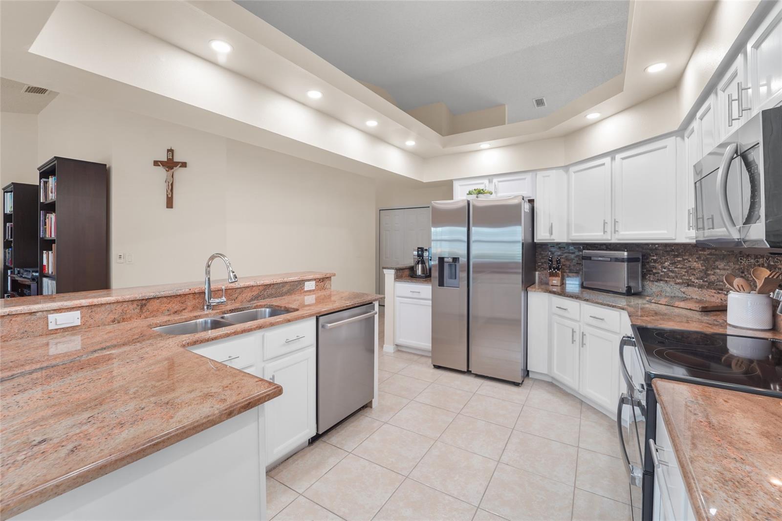 FAIRWAY OAKS - Residential