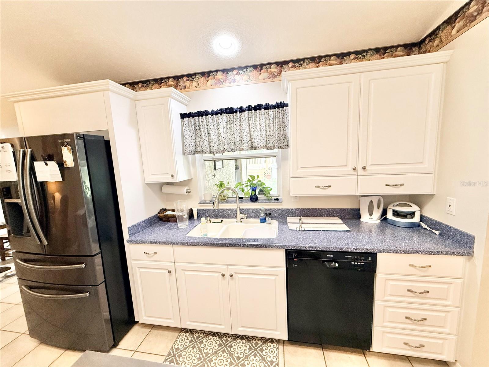 SILVER LAKE ESTATES - Residential