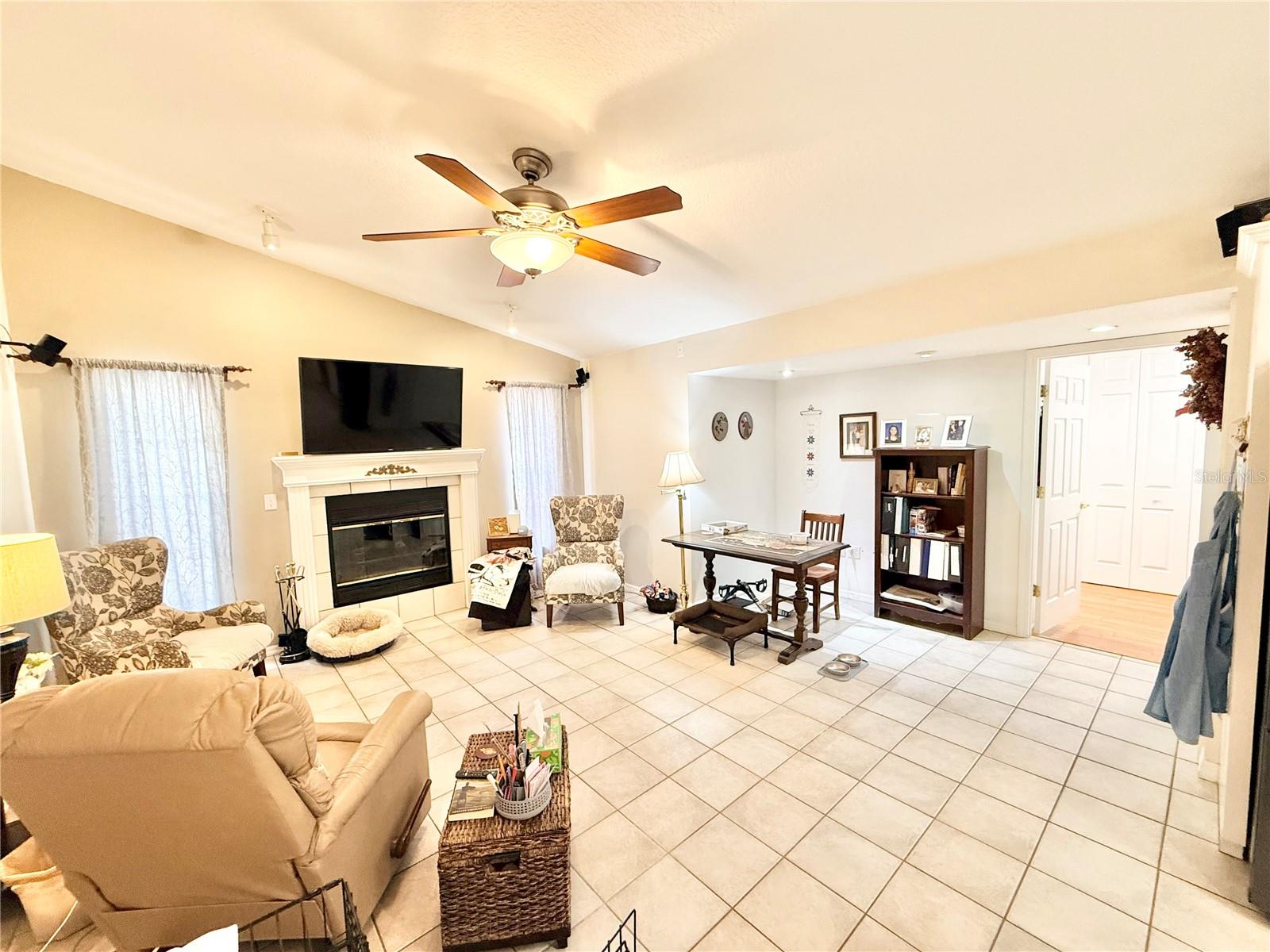 SILVER LAKE ESTATES - Residential