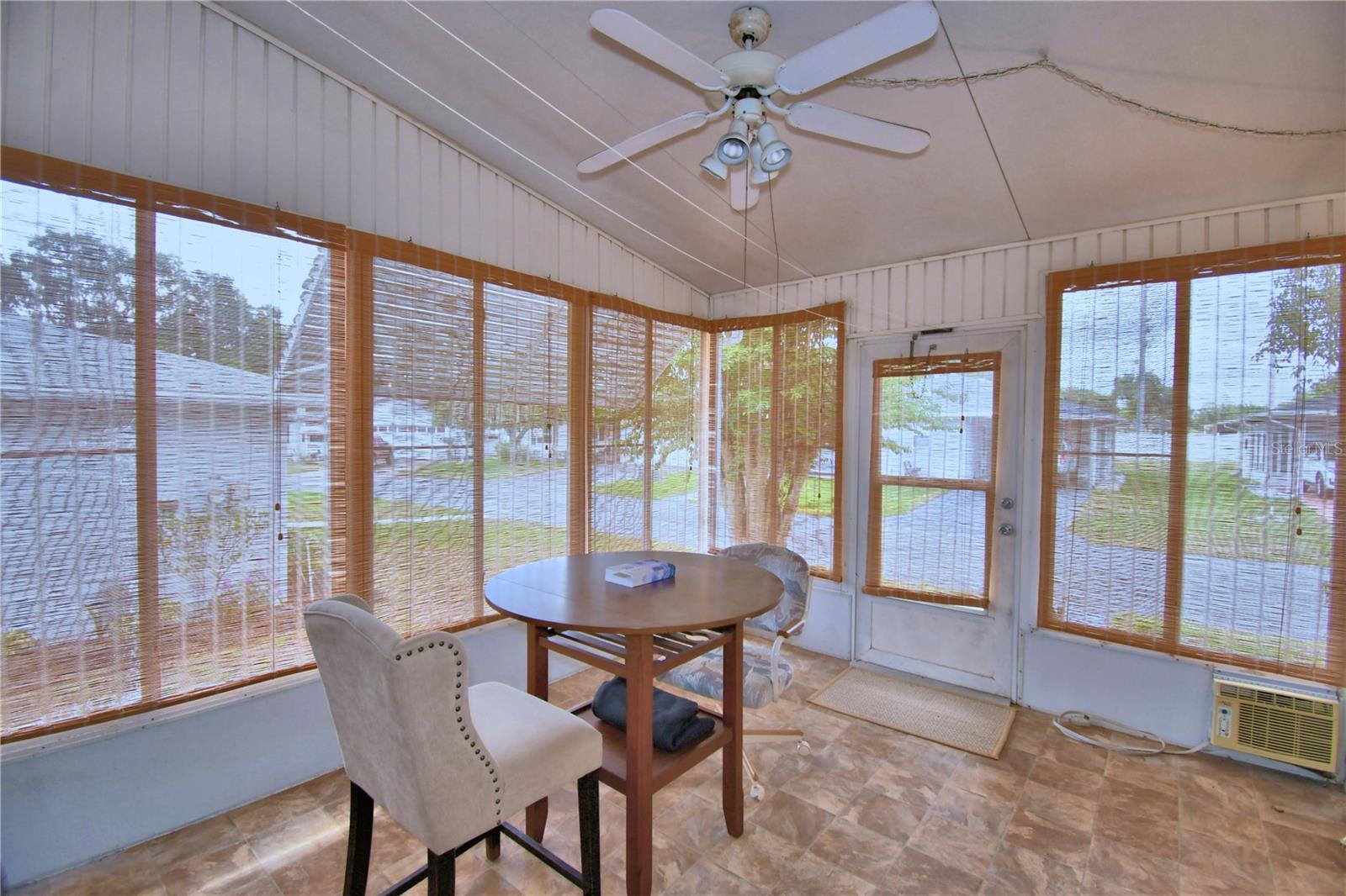 COLONNADES PH 01 - Residential