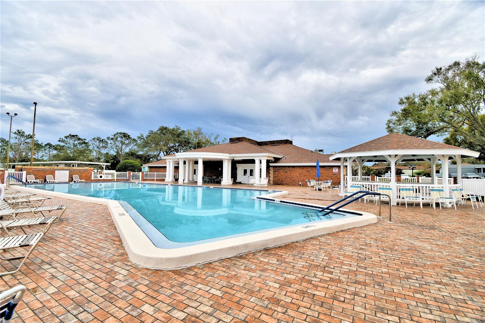 COLONNADES PH 01 - Residential