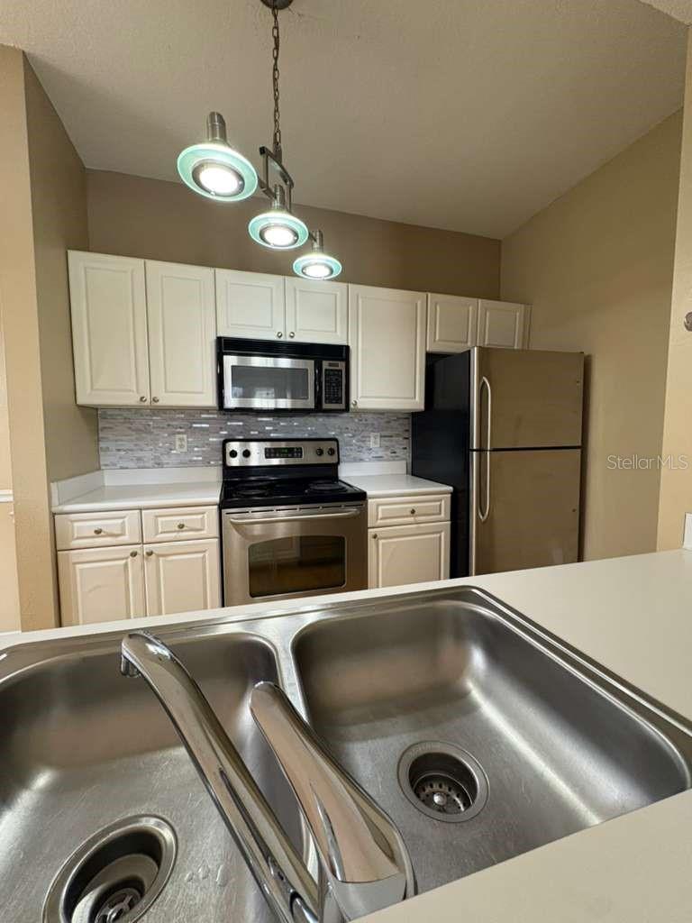 CAPRI/HUNTERS CRK CONDO - Residential Lease