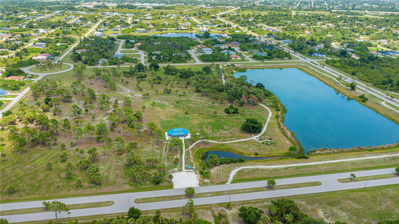 ROTONDA LAKES - Residential