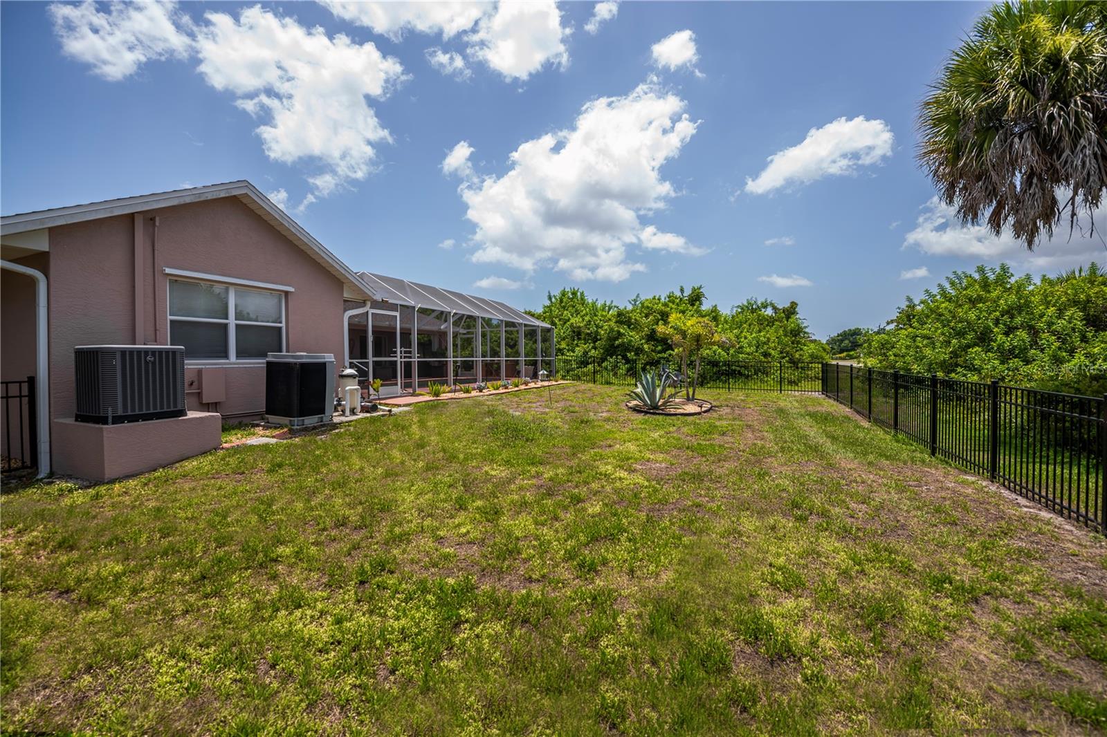 ROTONDA LAKES - Residential