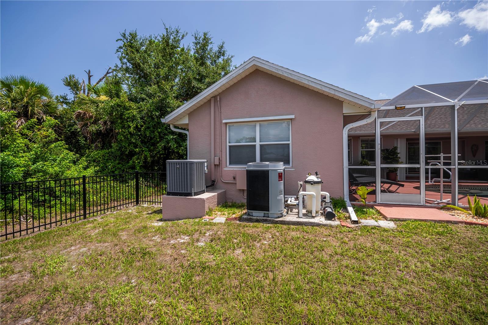 ROTONDA LAKES - Residential
