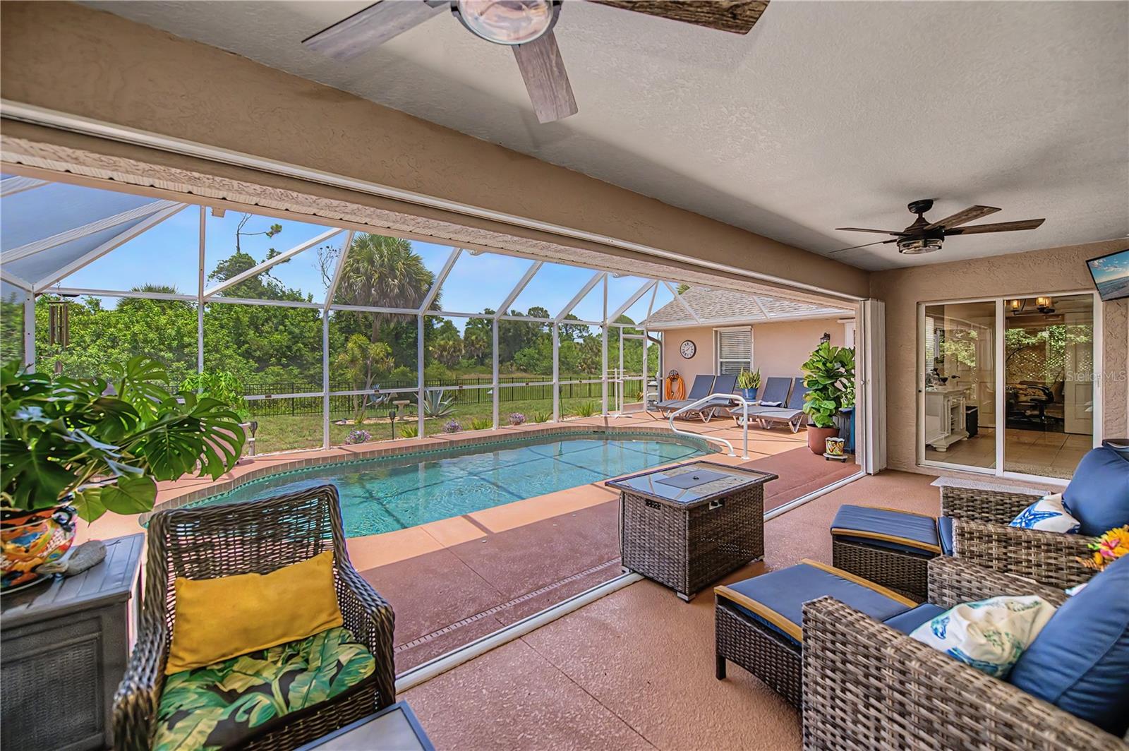 ROTONDA LAKES - Residential