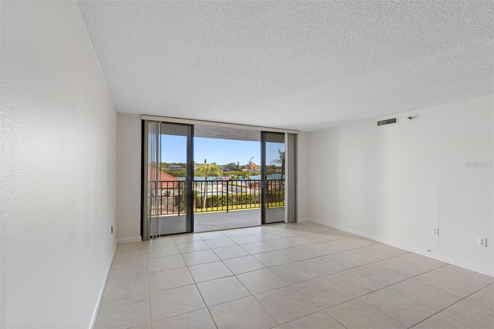 VISTA BAY CONDO I PH I - Residential