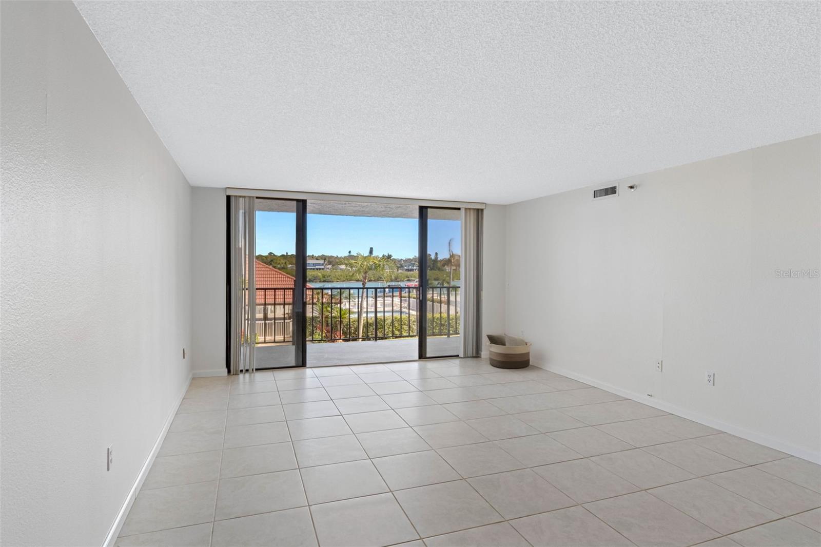 VISTA BAY CONDO I PH I - Residential