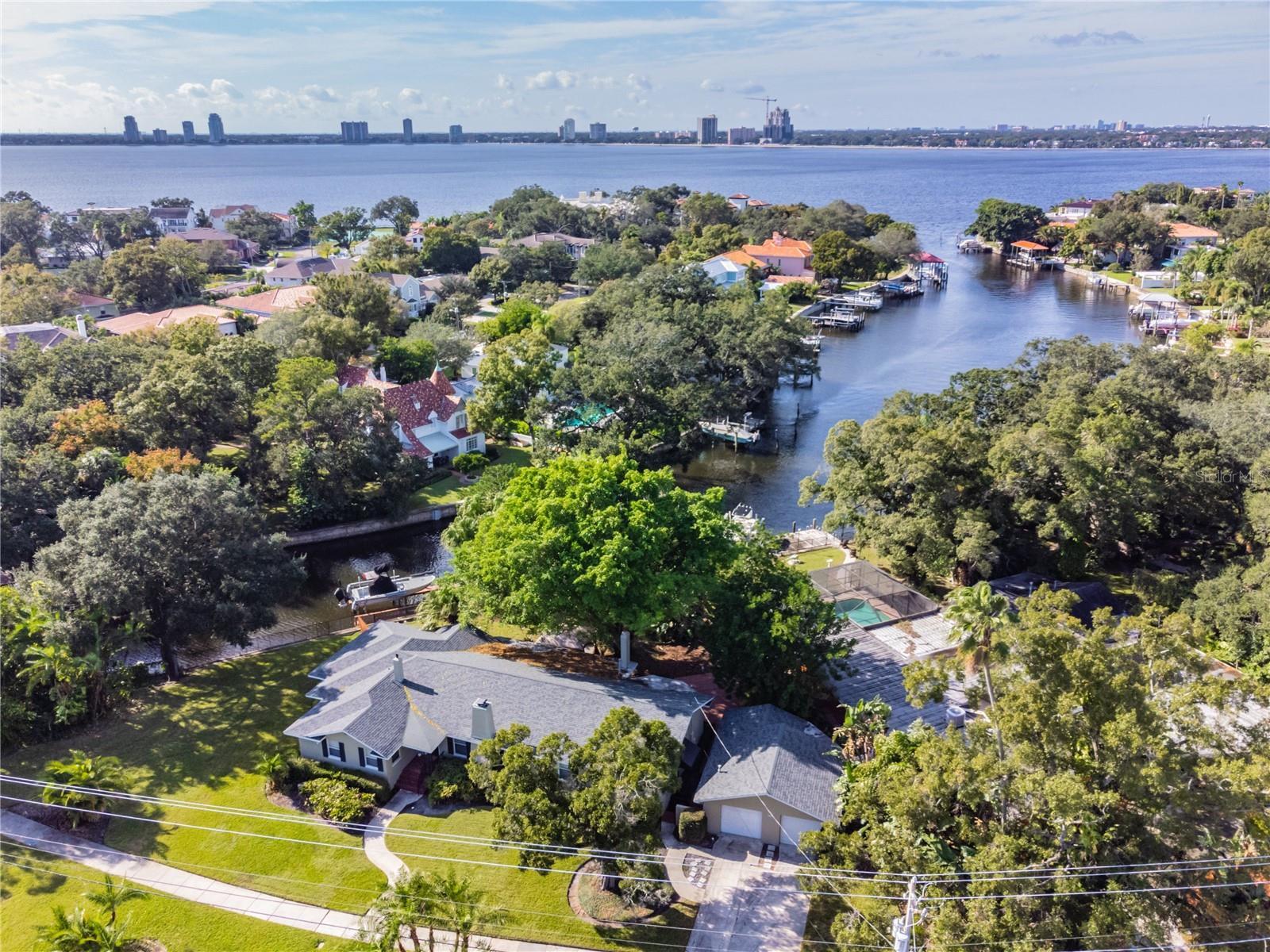 DAVIS ISLANDS PB10 PG52 TO 57 - Residential
