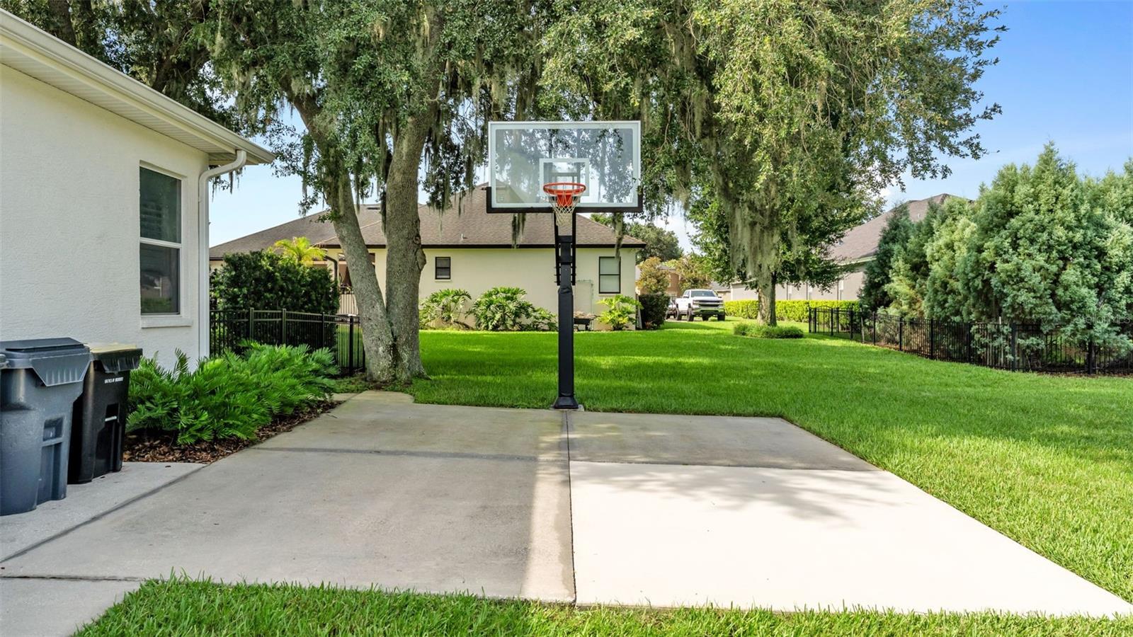 ASHTON OAKS - Residential