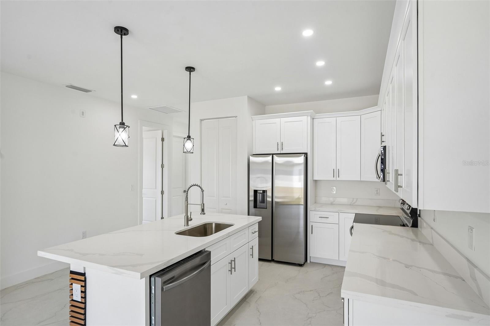 LEHIGH ESTATES - Residential Income