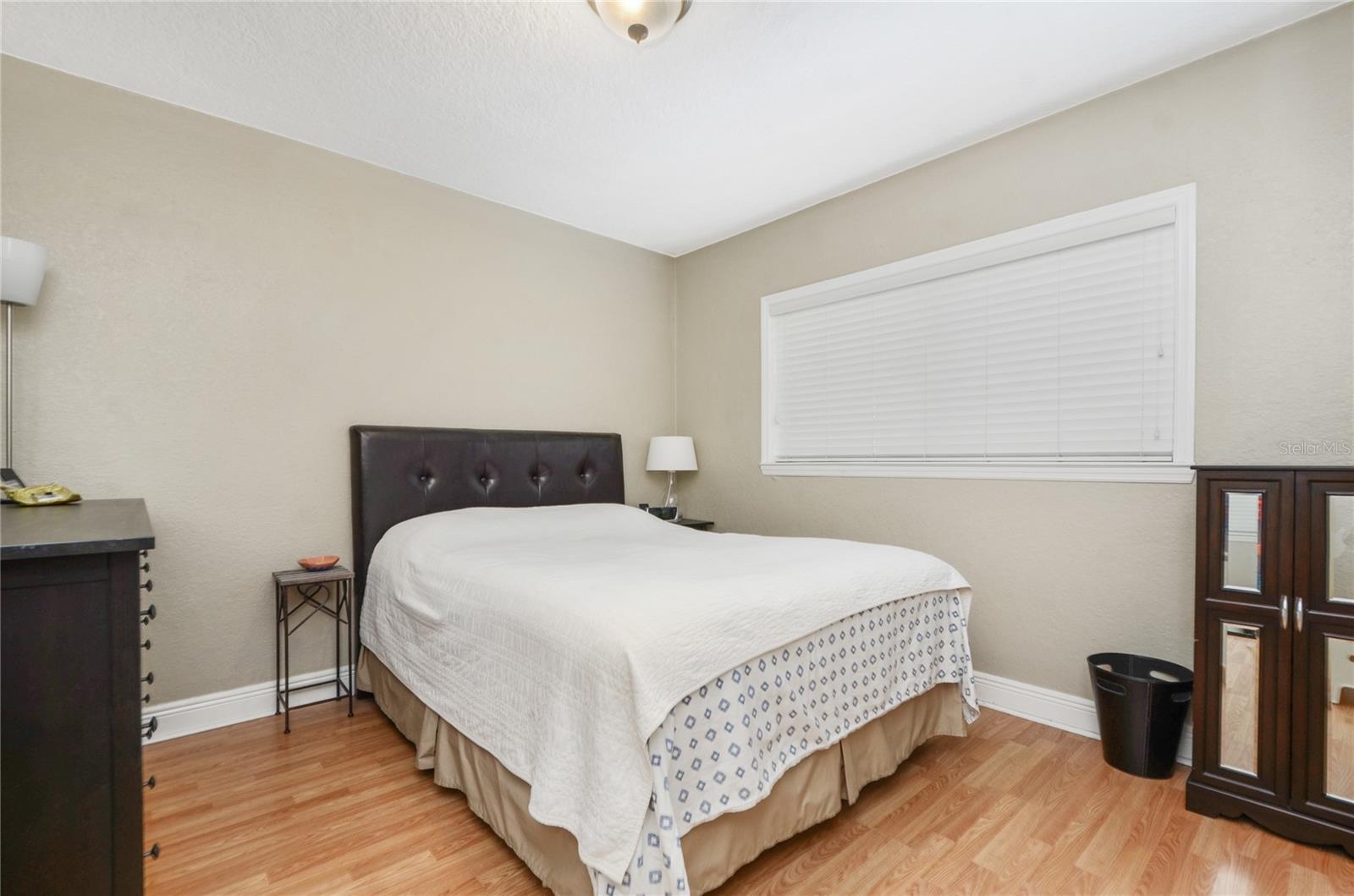 HAMPSHIRE/LK IVANHOE CONDO - Residential