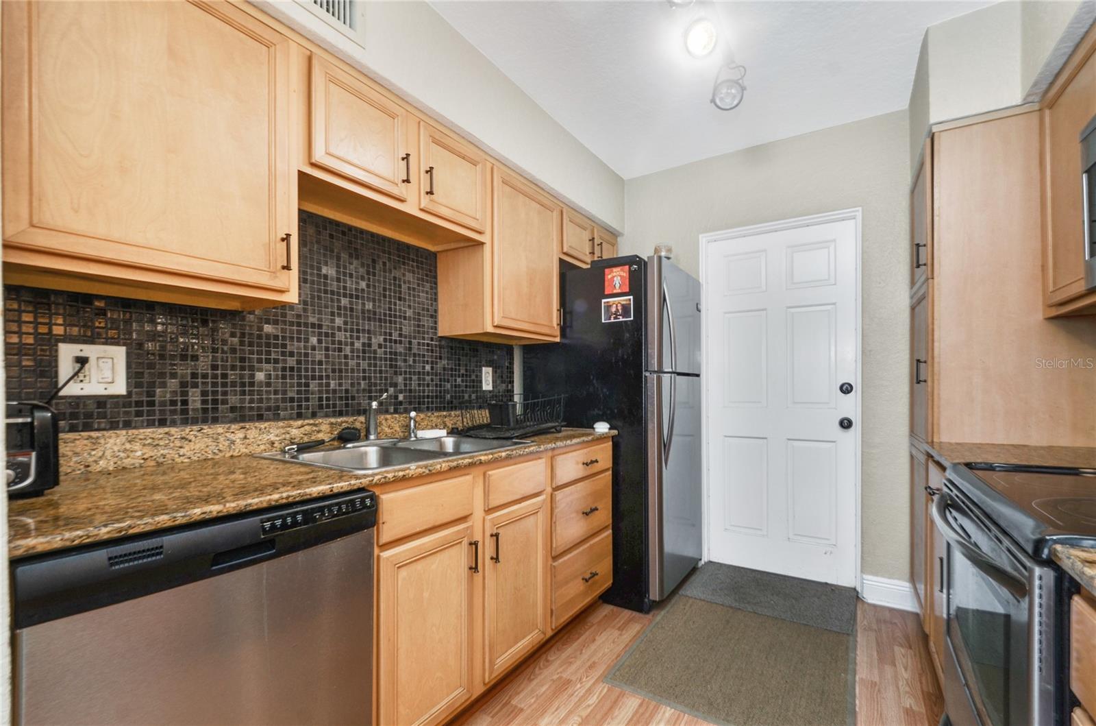 HAMPSHIRE/LK IVANHOE CONDO - Residential